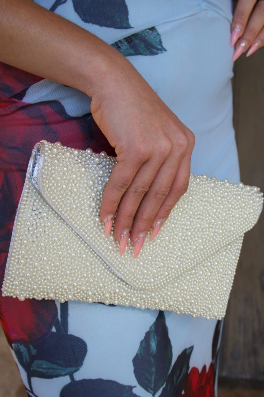 Bolso Clutch Mireya con perlas